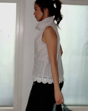 caru-on-model-1-side